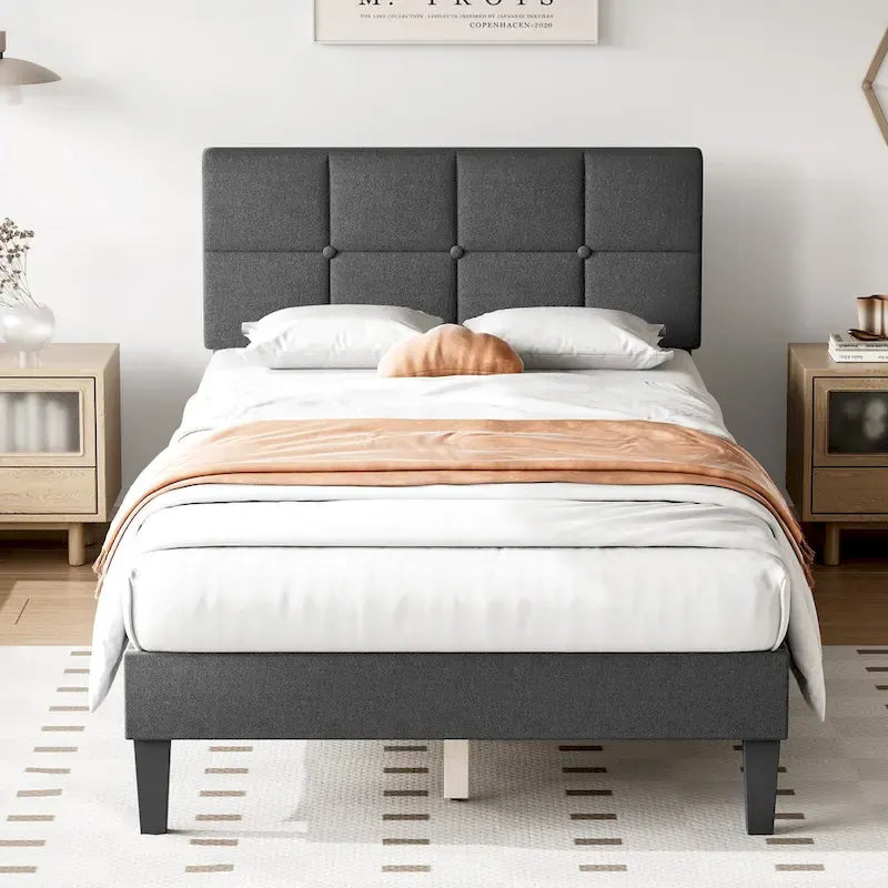 Letto a piattaforma imbottito in lino grigio/grigio scuro con testiera regolabile in memory foam (singolo / piazza e mezza / matrimoniale)
