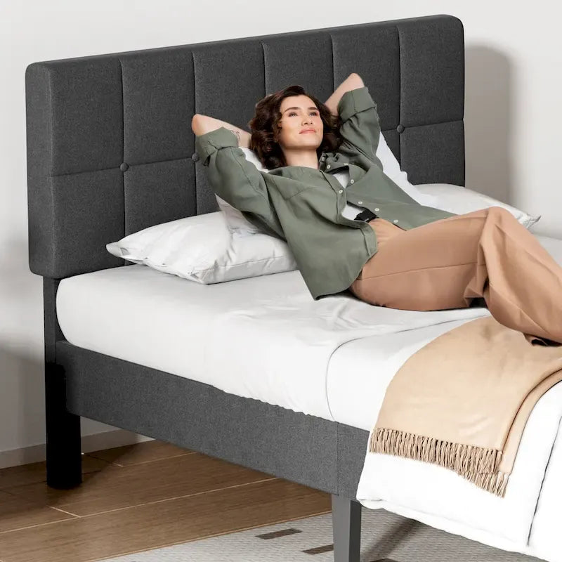 Letto a piattaforma imbottito in lino grigio/grigio scuro con testiera regolabile in memory foam (singolo / piazza e mezza / matrimoniale)