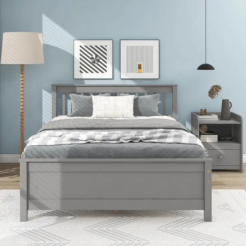 Letto matrimoniale in legno di pino grigio con testiera e pediera a doghe - Non richiede rete, include comodino