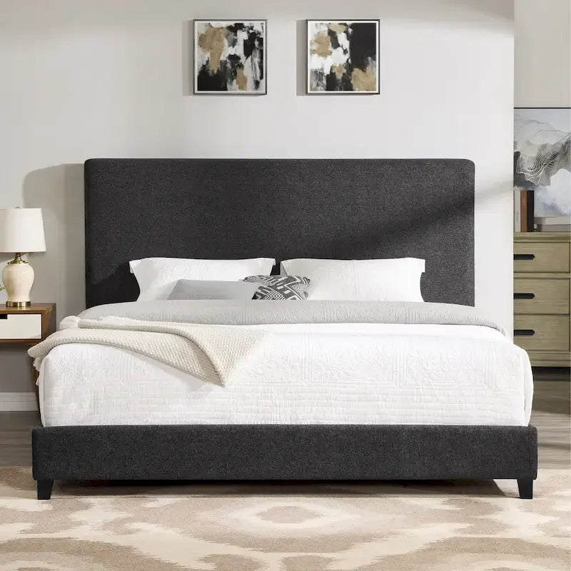 Letto a piattaforma Bridgevine Home con pannello imbottito alto grigio scuro