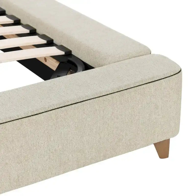 Letto a piattaforma imbottito in misto poliestere color crema con gambe affusolate (Queen / King / Cal King)