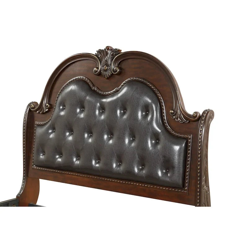 Letto a slitta tradizionale in legno di ciliegio con testiera e pediera intagliate (King)