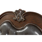 Letto a slitta tradizionale in legno di ciliegio con testiera e pediera intagliate (King)